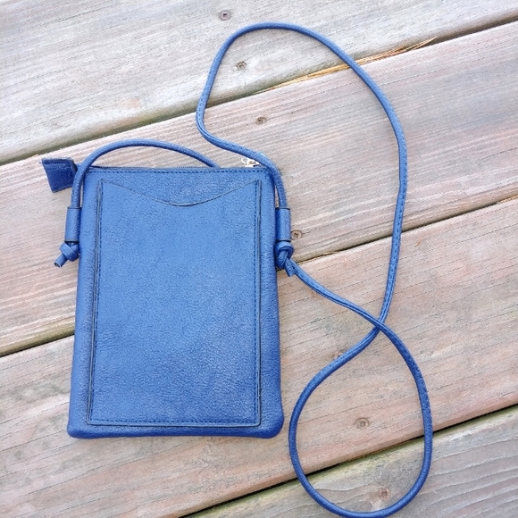 Anchor mini crossbody bag w/cell phone pocket NWT ✨Host Pick✨ - Picture 4 of 8